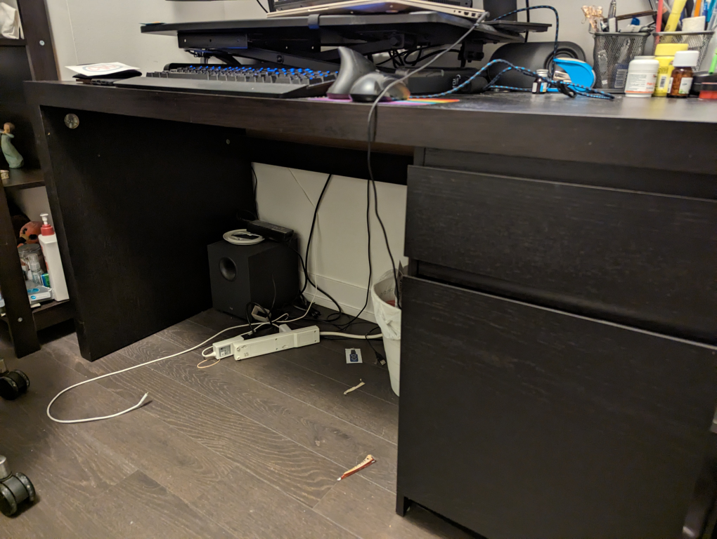 IKEA MALM DESK - BLACK - photo 4