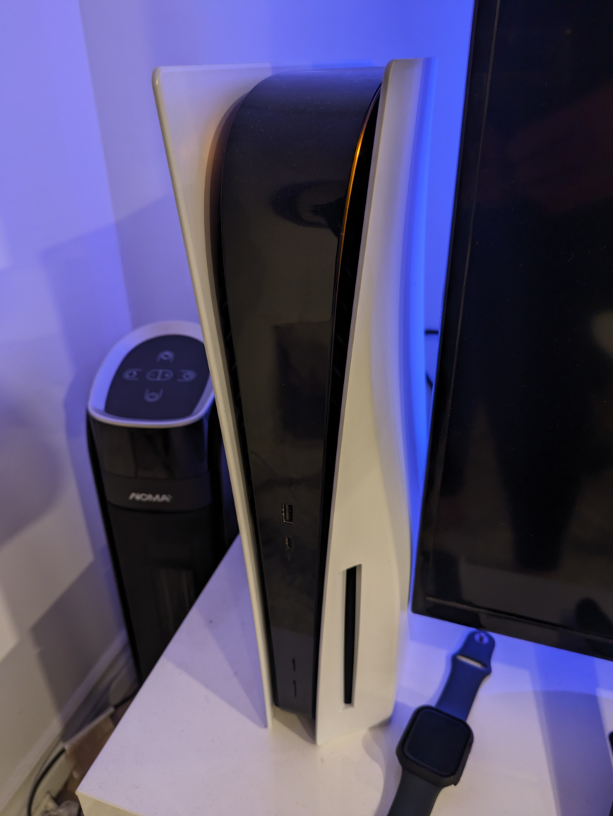 PS5 w/ disk drive thumbnail