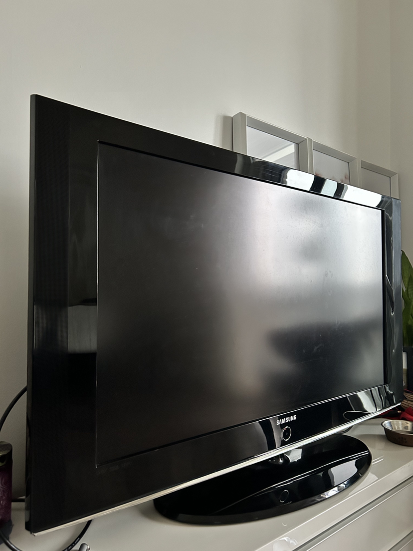 Samsung TV 40” LCD 720p