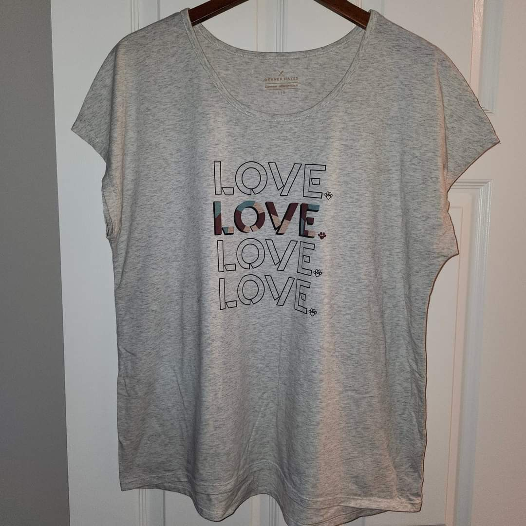 DENVER HAYES 'LOVE' Top. #L. Would fit #XL, too. thumbnail
