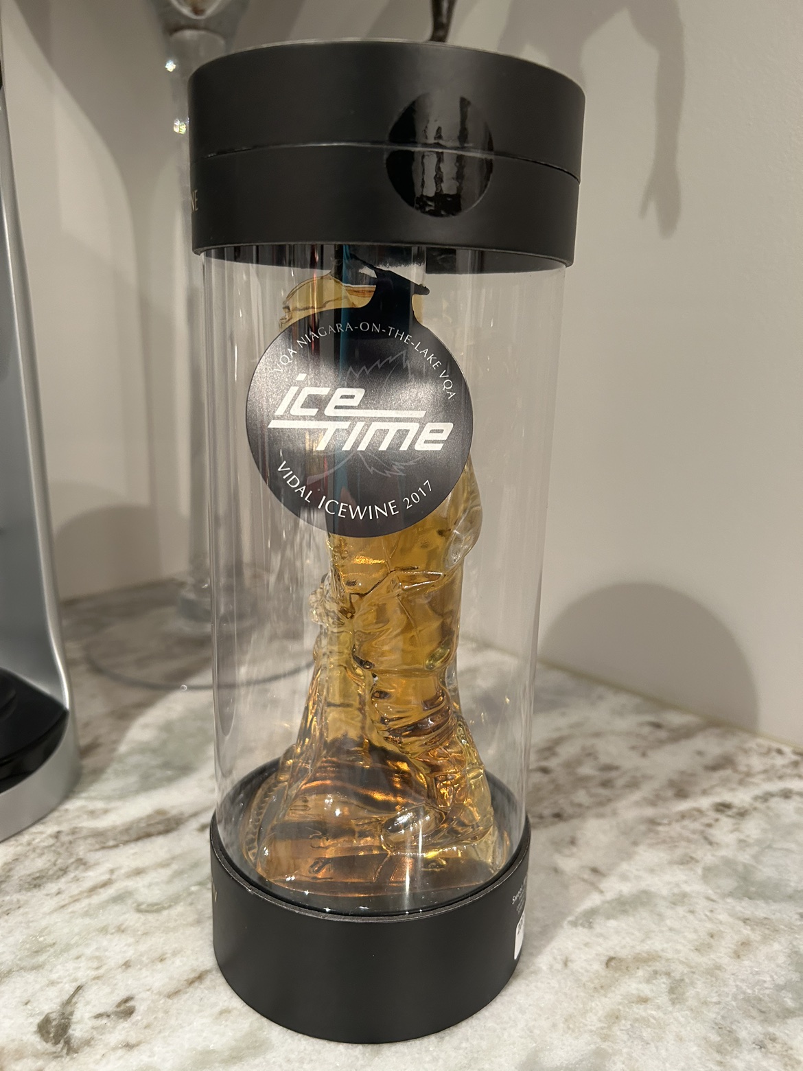 BNWT Hockey lover gift- Vidal ice wine image indicator(2)