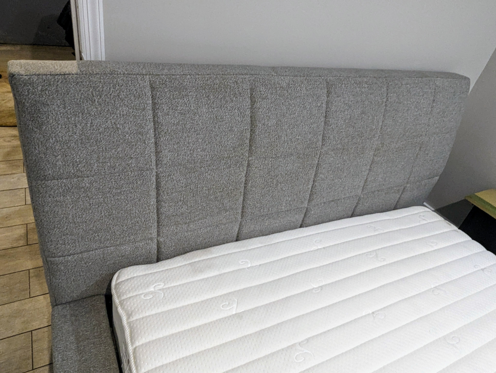 Queen sized Tufted Platform Bed w Mattress - photo 2