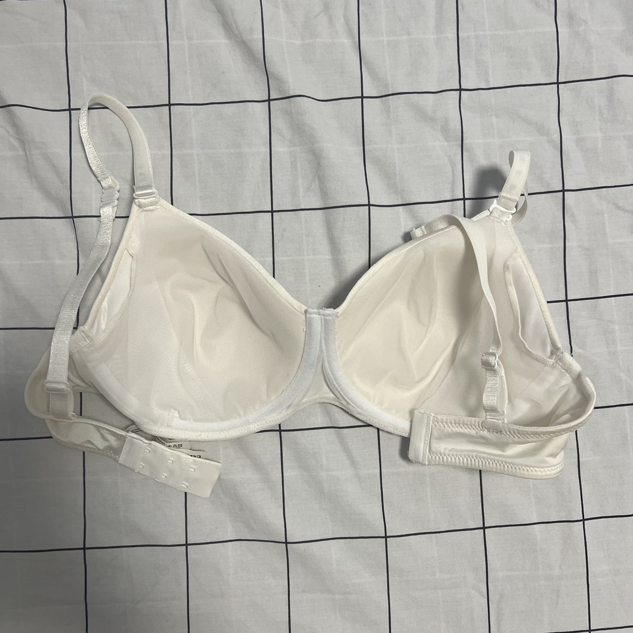 New Amoena mastectomy bra - 32B image indicator(2)