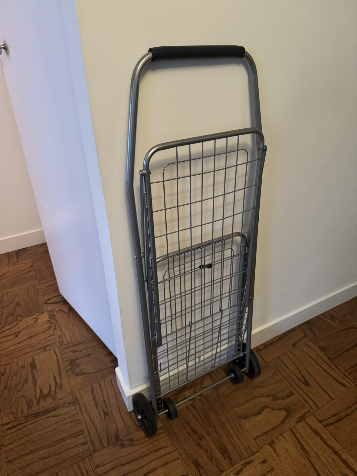 Shopping cart for groceries and laundry
