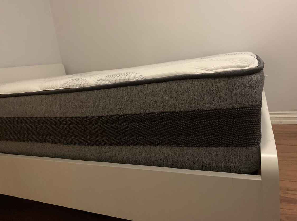 USA Serta Pocket Coil Queen Size Mattress(originally $999+tax) - photo 2