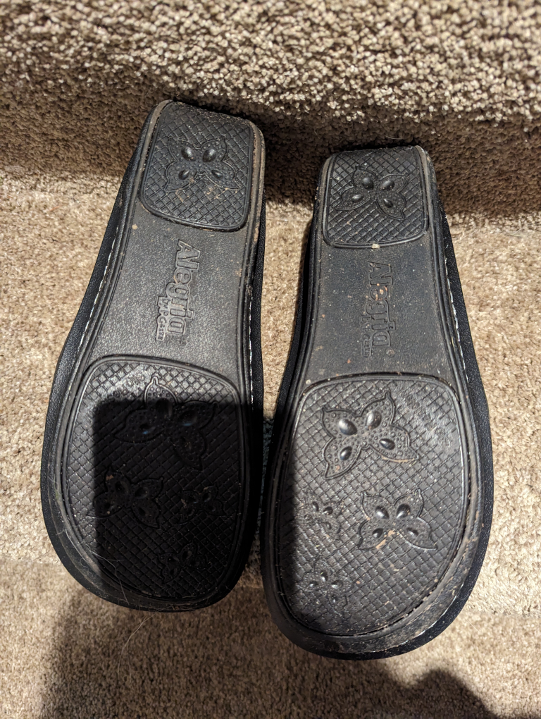 nursing shoes image indicator(2)