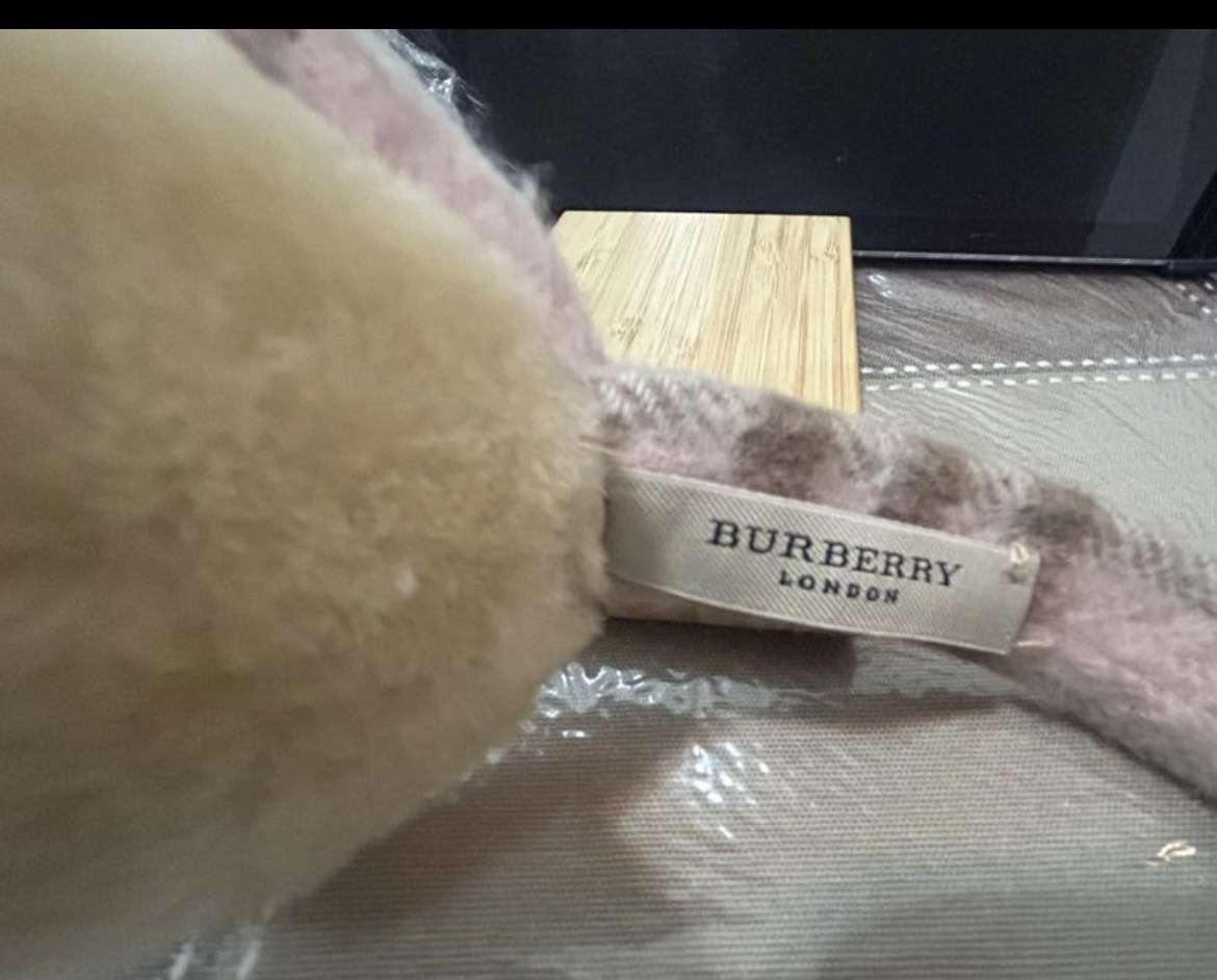Burberry ear muffs used but still in good condition image indicator(2)