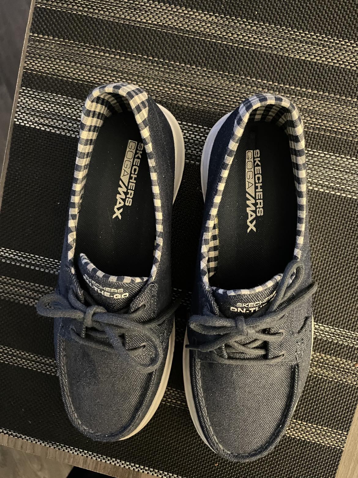 Women’s casual Skechers image indicator(2)