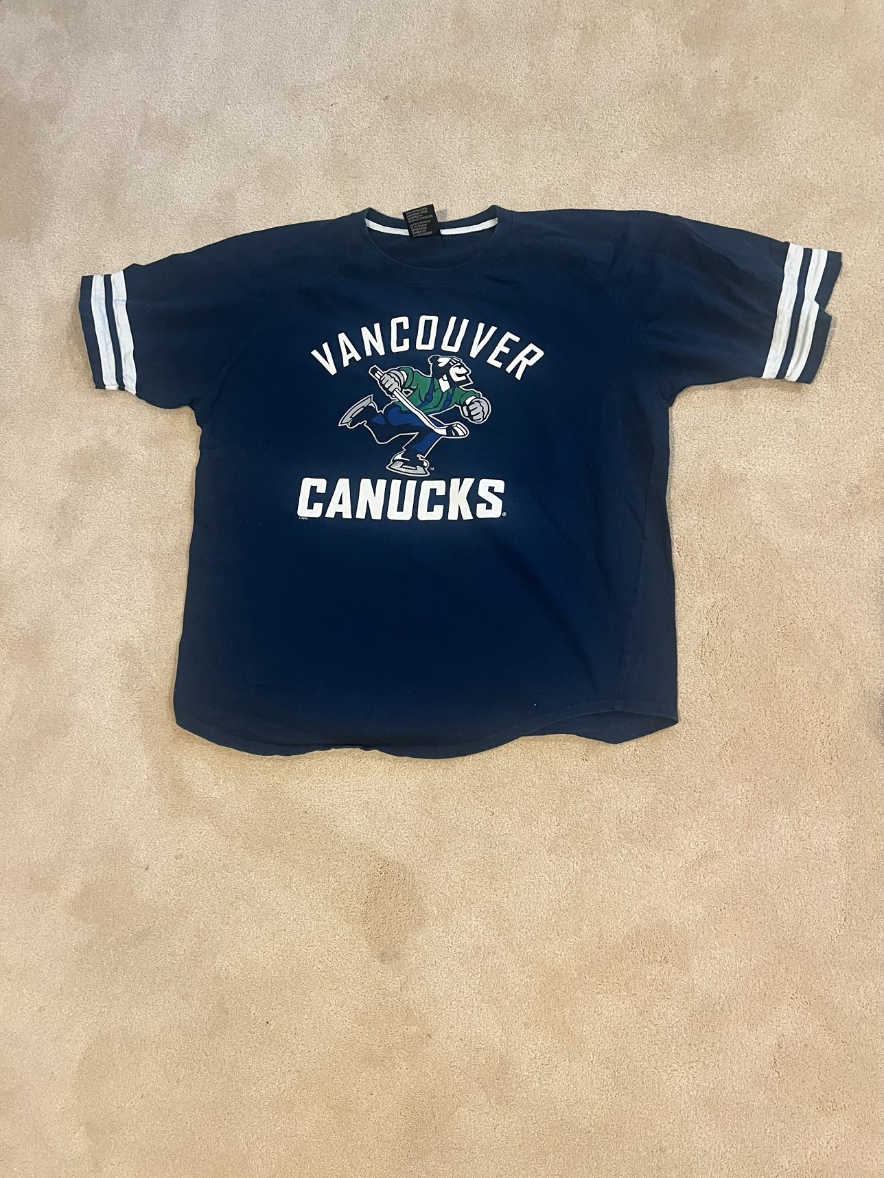 Vancouver Canucks T-Shirts Size L - photo 3