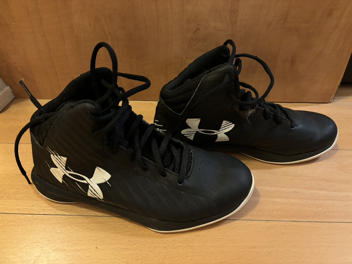 Under Armour basketball shoes thumbnail