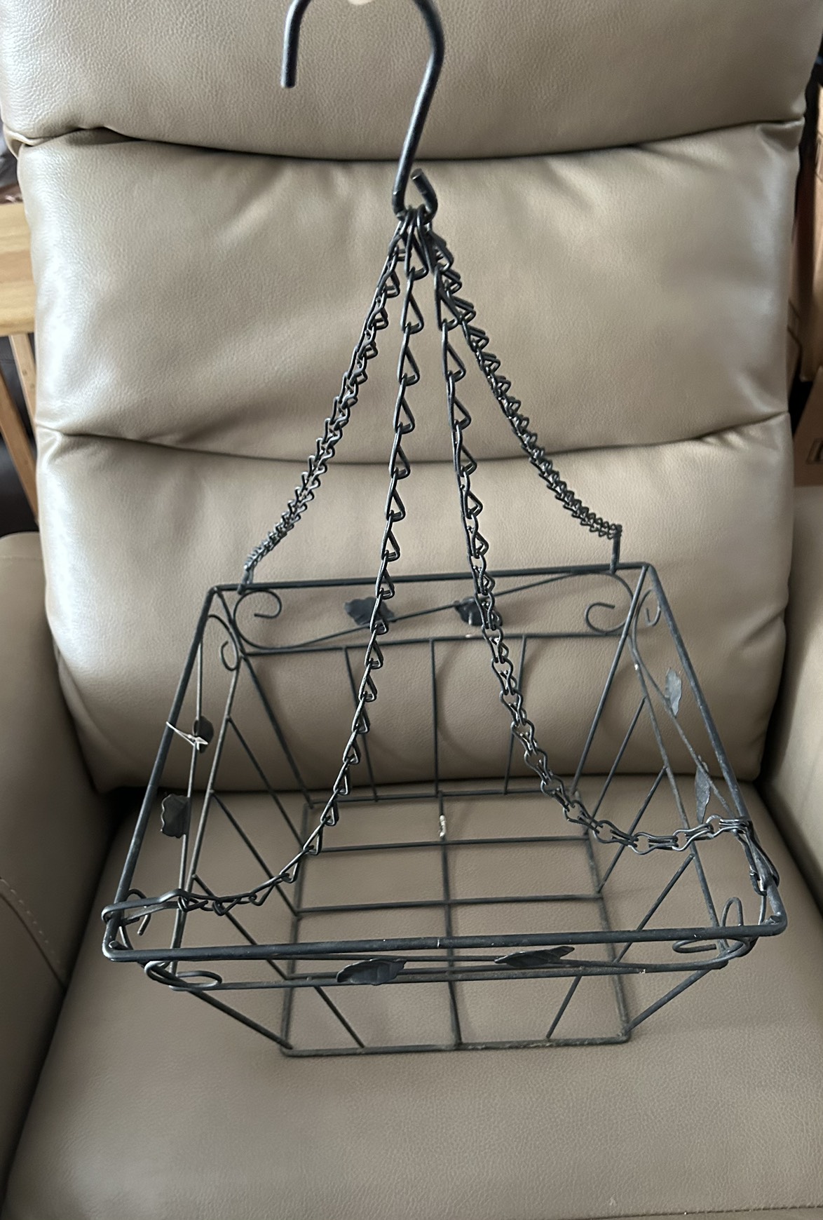 Metal Plant Hanger 🥕 thumbnail