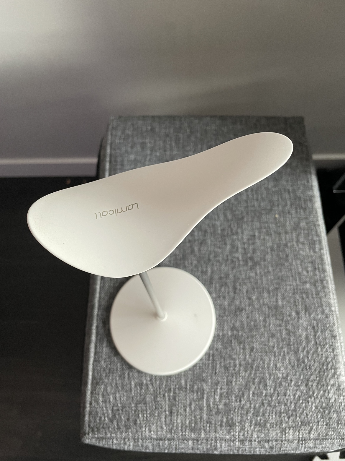 White Headphone stand #freecycle - photo 2
