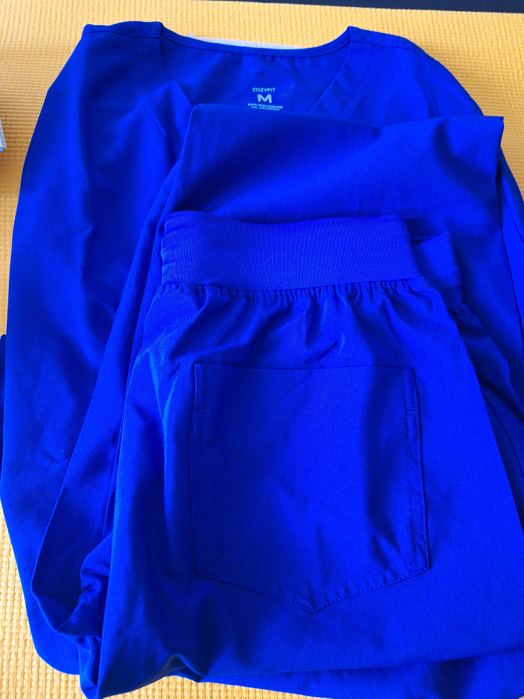 New Without Tags Women's Surgical  Set with 8 Pockets Cozyfit image indicator(2)