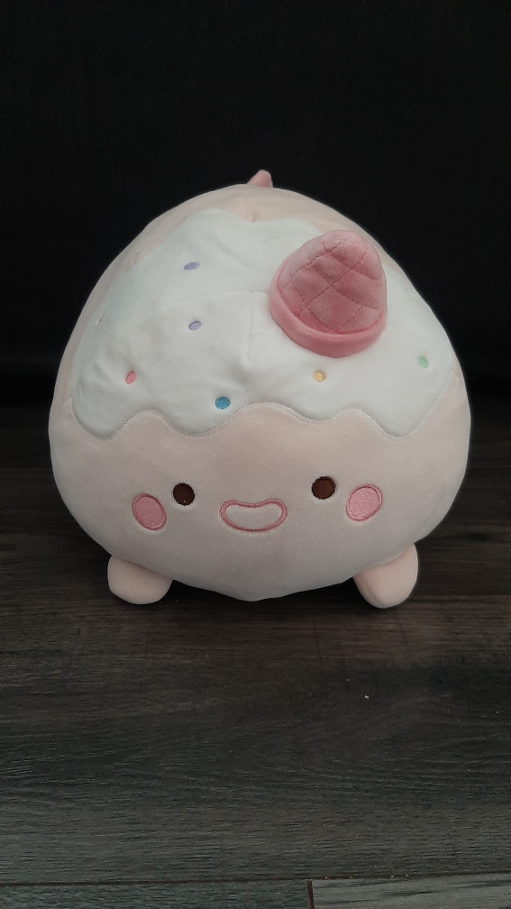 MINISO plush cupcake, seal and piggy