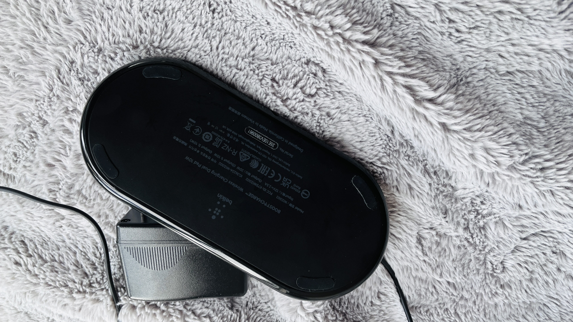 Belkin QuickCharge 10W Dual Qi-Certified Wireless Charging Pad 🥕 image indicator(2)