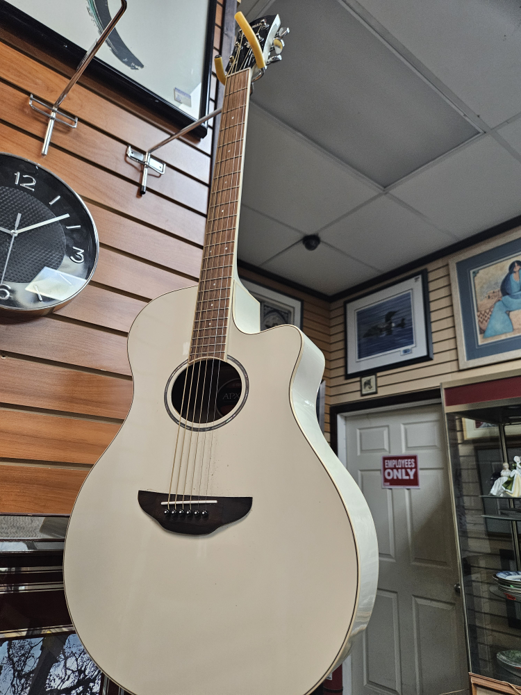 Yamaha Acoustic Guitar thumbnail