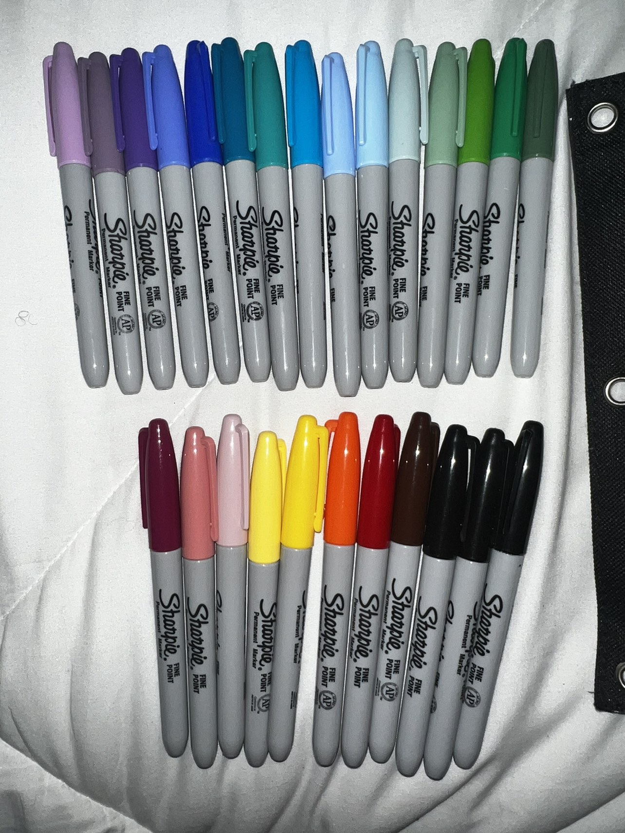 26 Sharpie Fine Point Markers and Pouch image indicator(2)