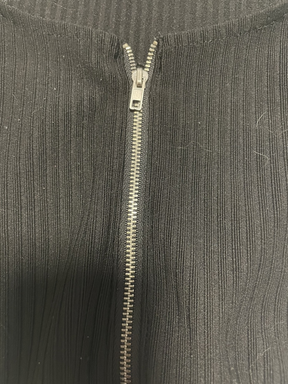 Short sleeve zip up crop top - photo 3