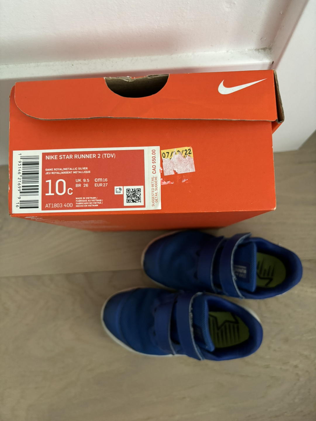 Nike toddler boys runners size 10C