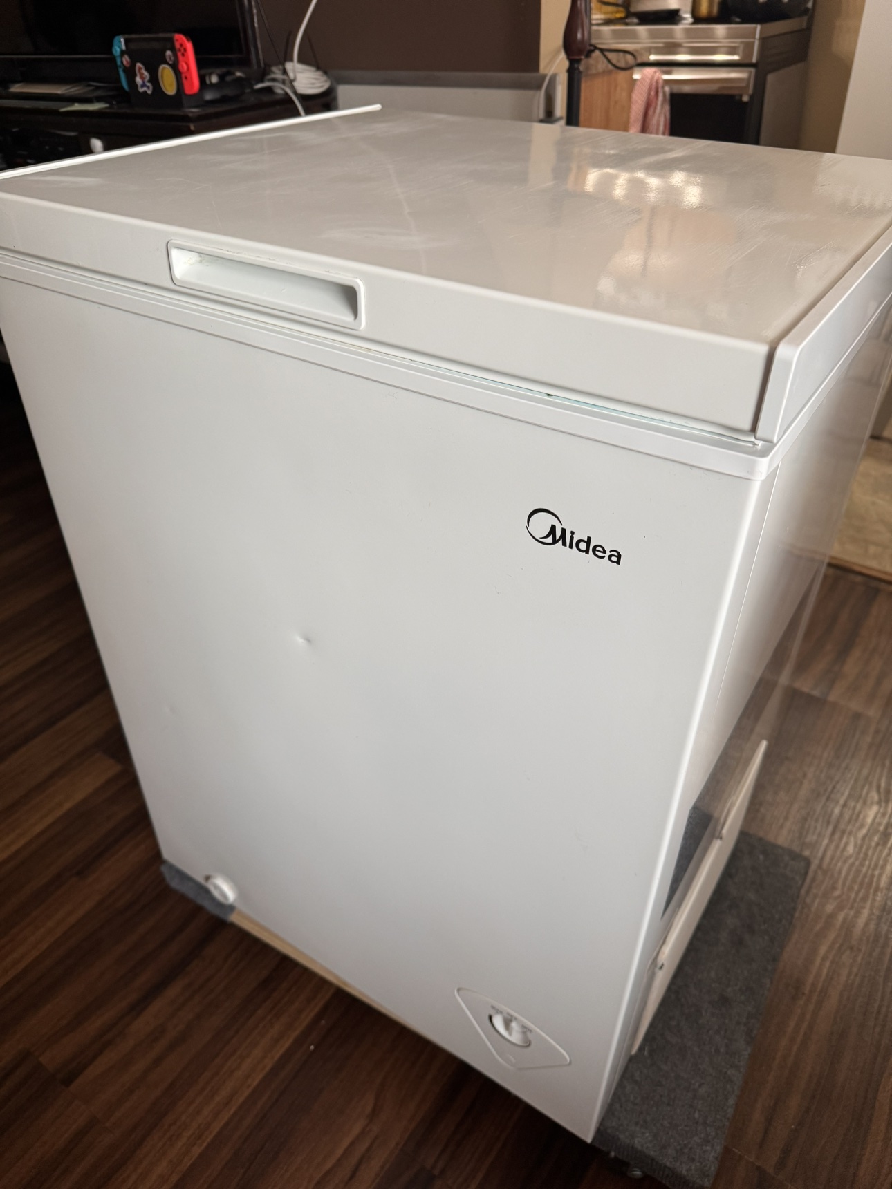 Midea Chest Freezer 5.0 cubic feet - photo 2