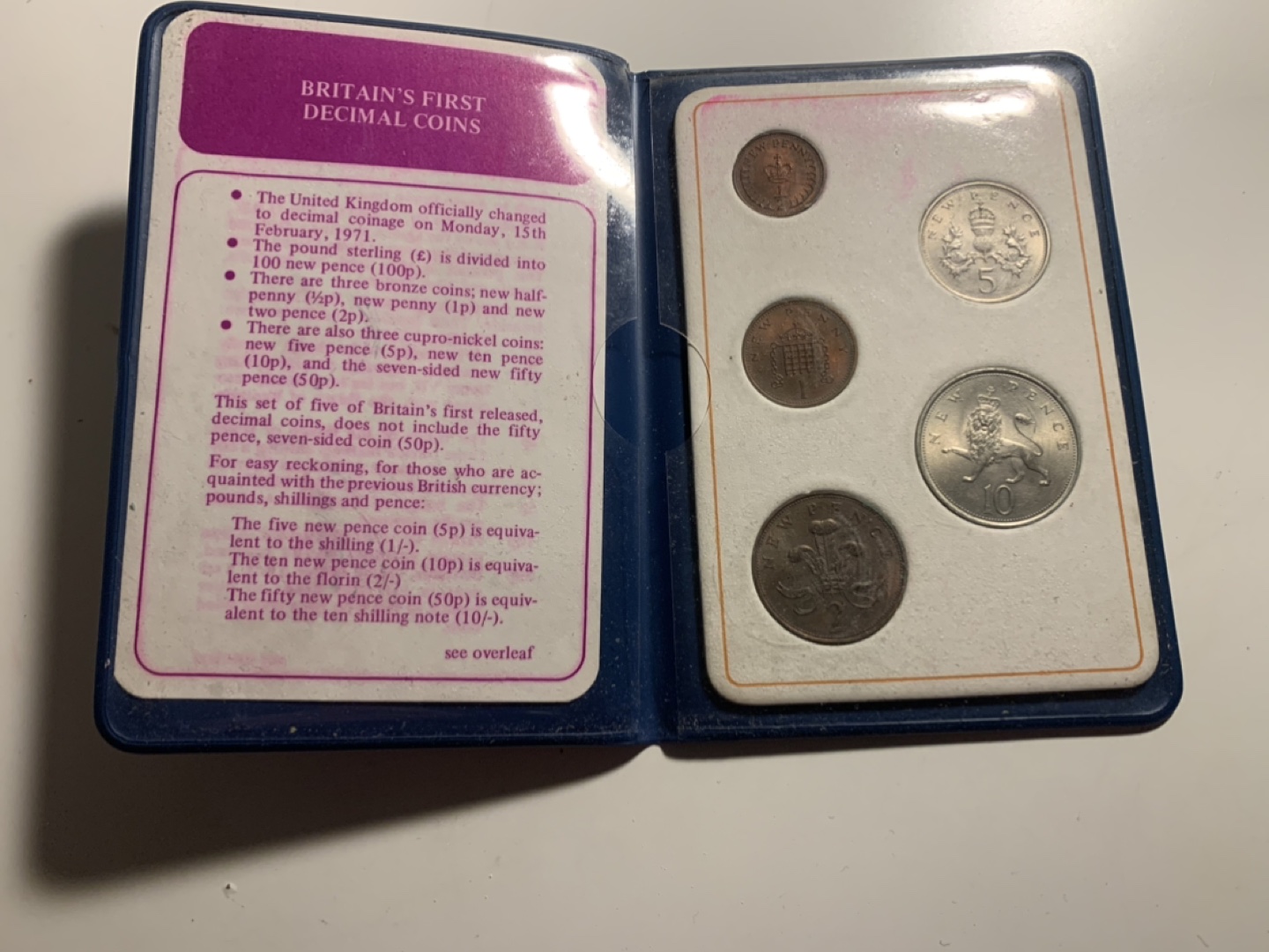 Uncirculated Britains First Decimal Coins - photo 2