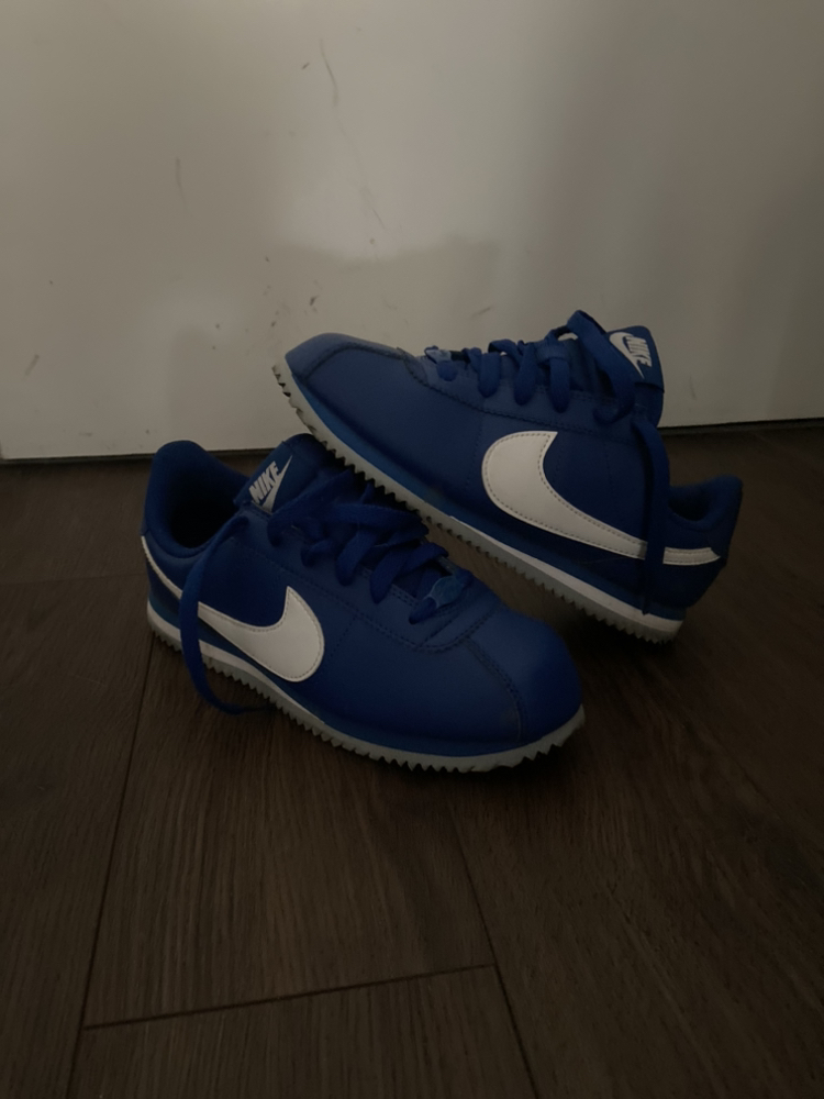 Essentials brand new t-shirt from holt ren. XL image indicator(6)