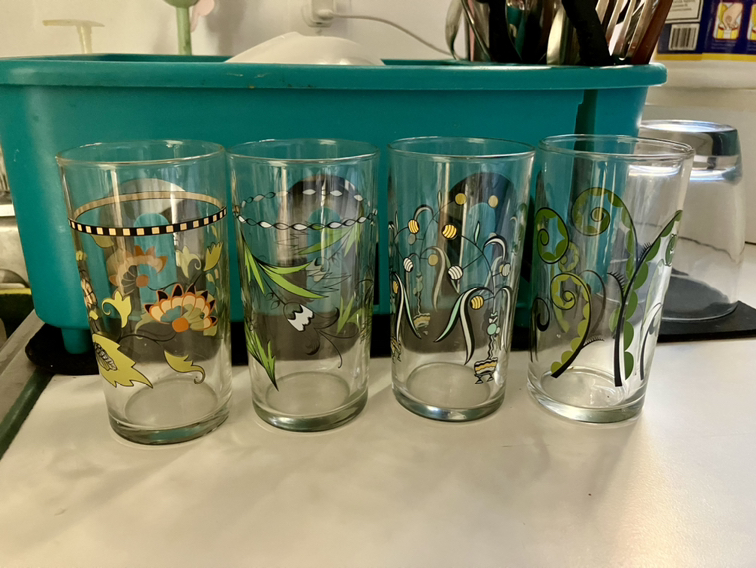 4 pack vintage Italian wine glasses 🥕