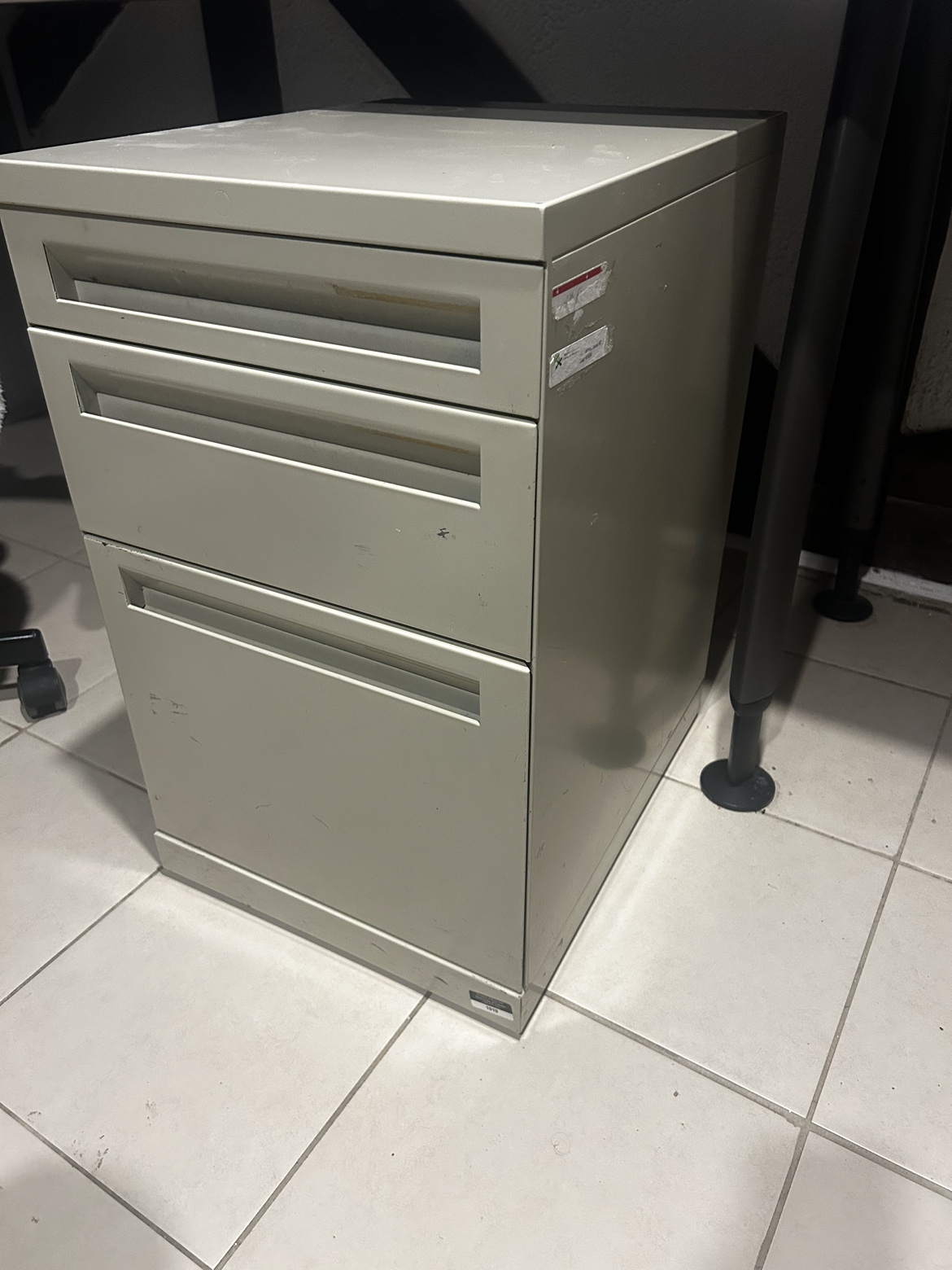 Solid metal 3 drawer stand - photo 3