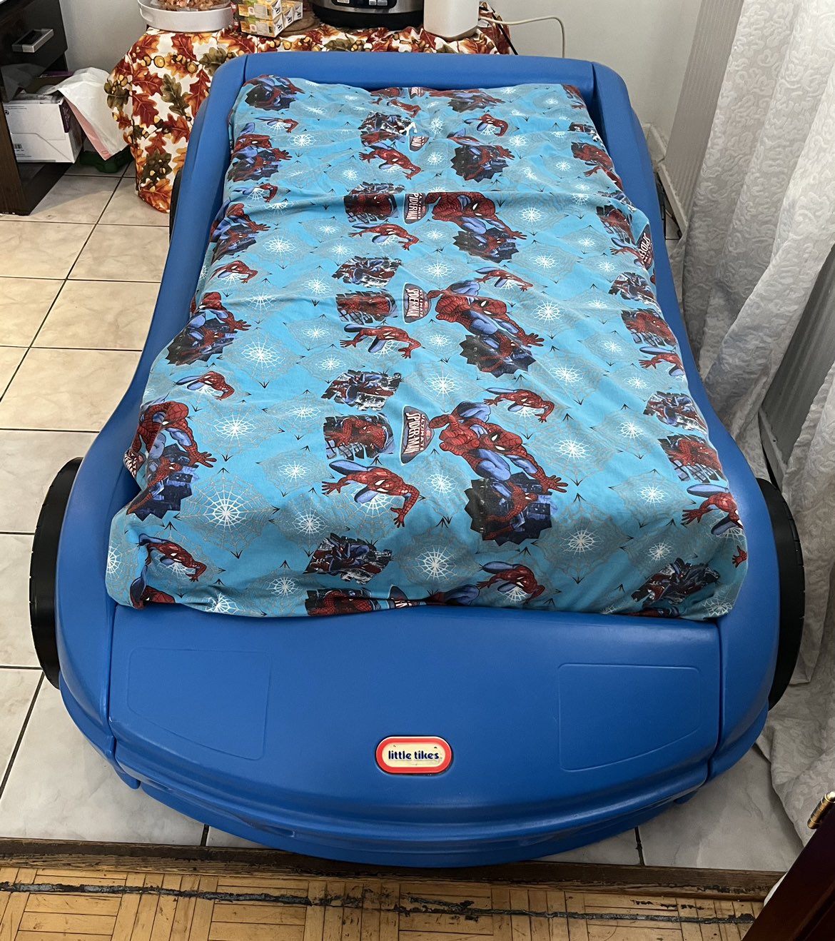 Kids car bed