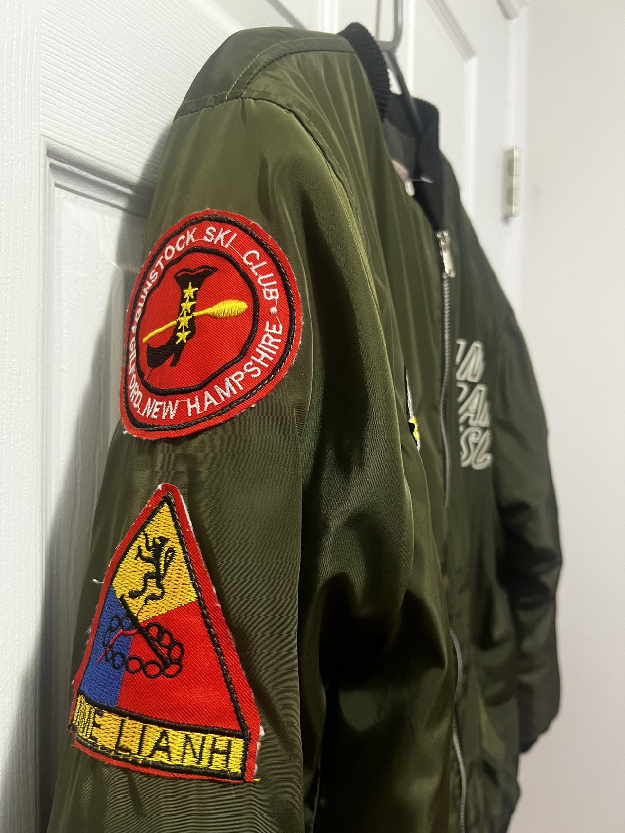 NWOT Oversize Army Green Bomber -Unisex image indicator(3)