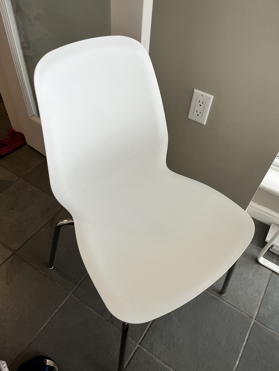 Like new chair & desk - photo 4