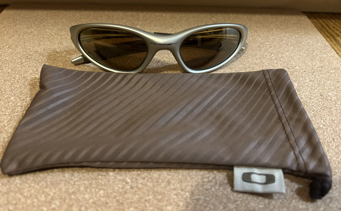 Oakley  sunglasses details by the pics thumbnail