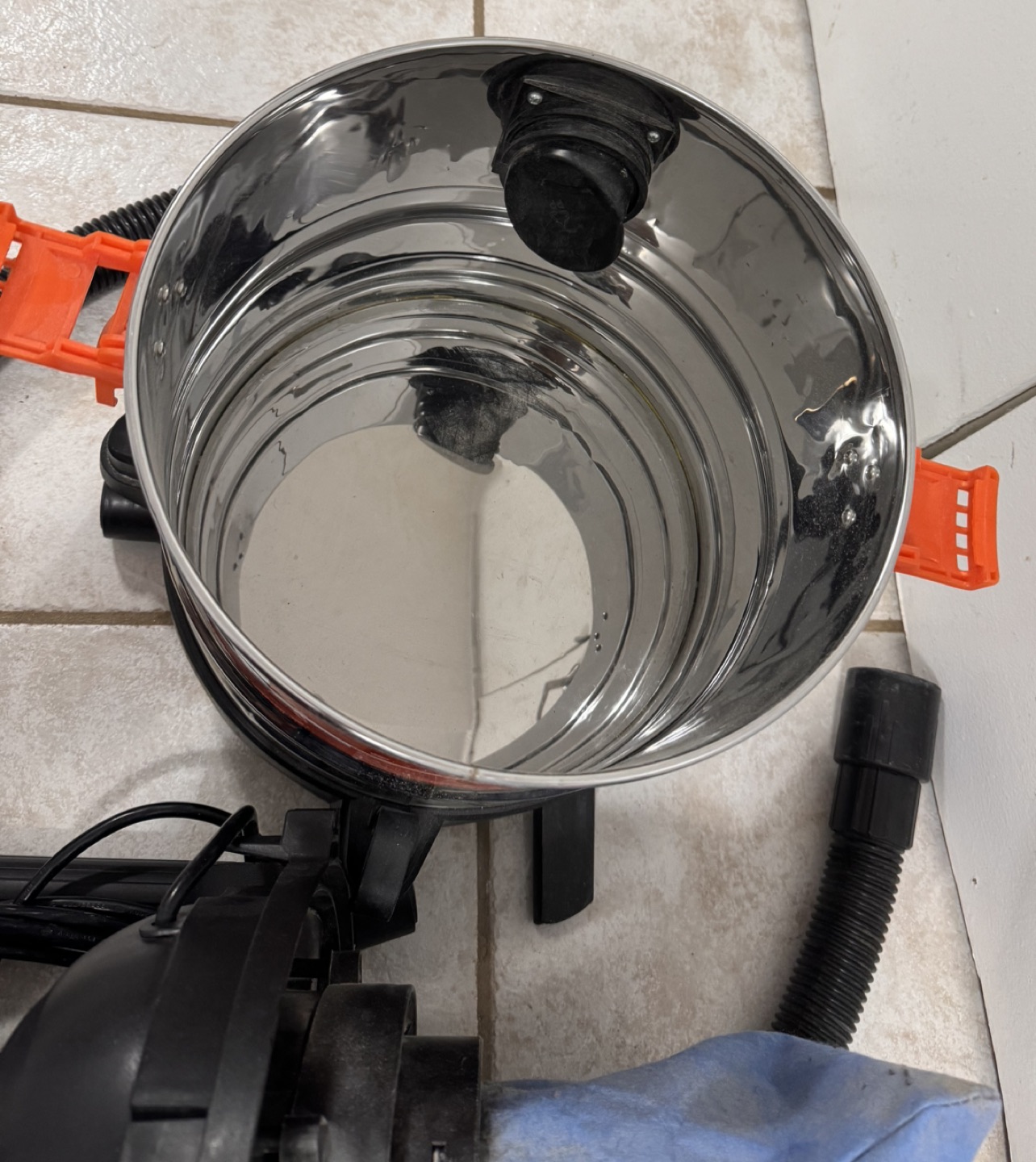 Moving Sale! - Kubota Heavy duty shop vacuum cleaner - photo 3