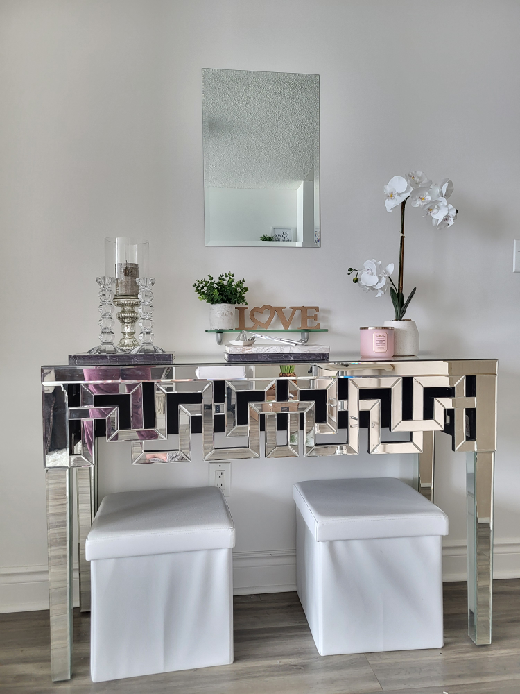 Mirrored Console