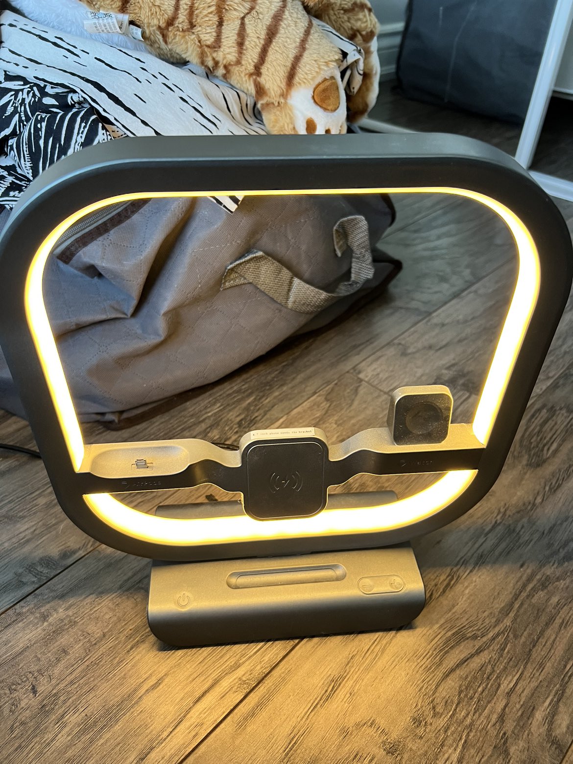 Bedside lamp + built in chargers - photo 2