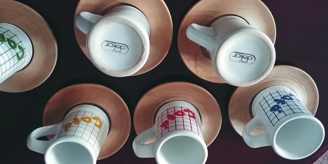 Wooden Saucers with Expresso Cups image indicator(3)