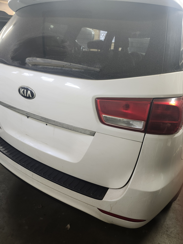 2017 Kia Sedona - photo 4