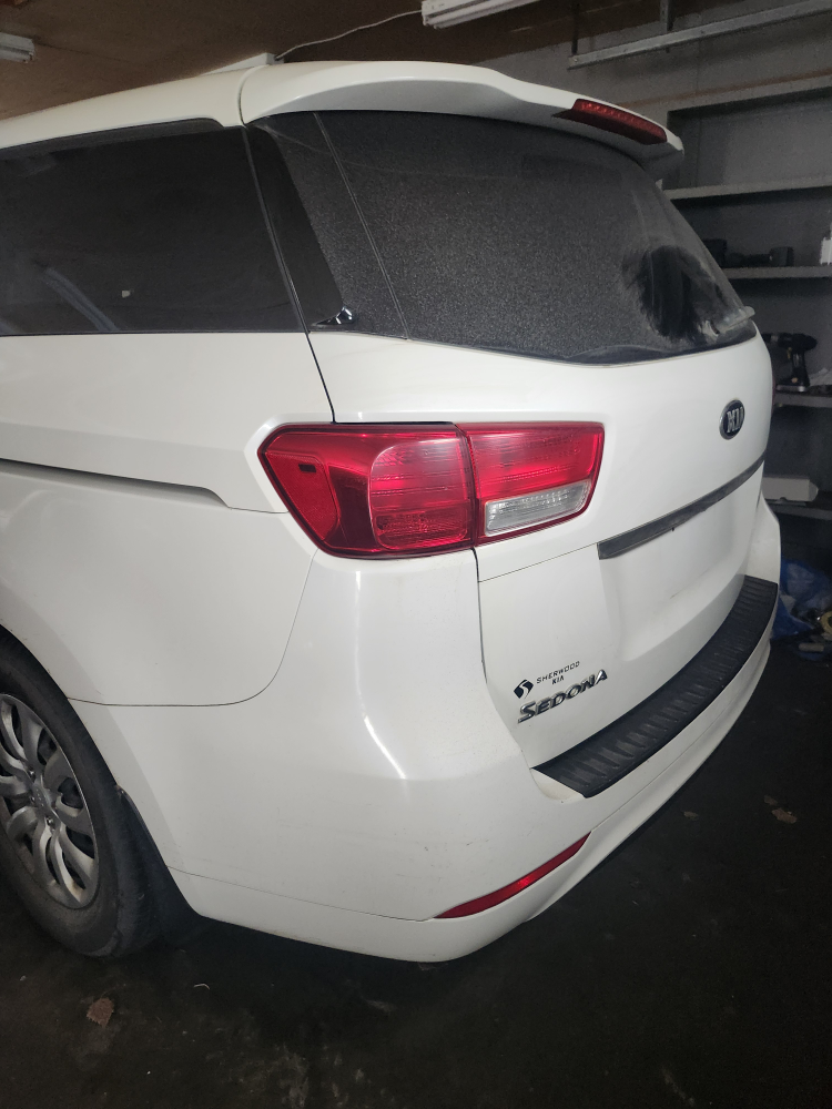 2017 Kia Sedona - photo 5