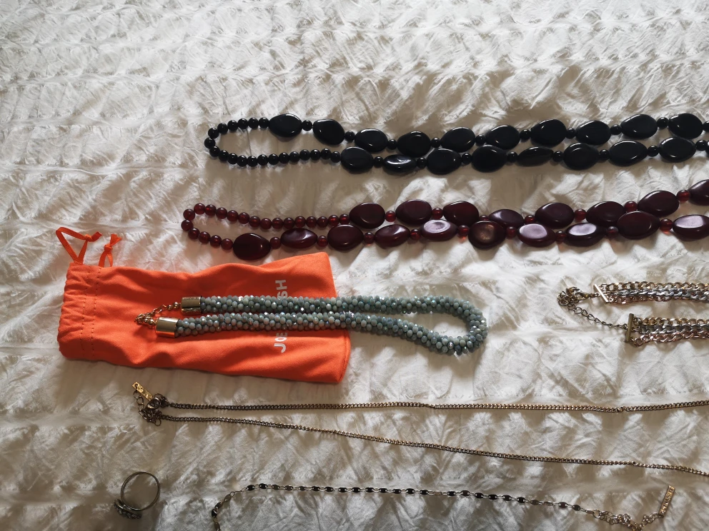 costume jewellery lot image indicator(3)