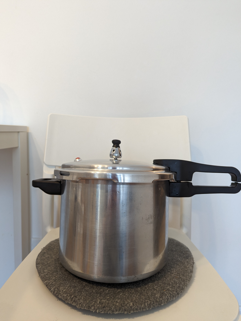 pressure cooker