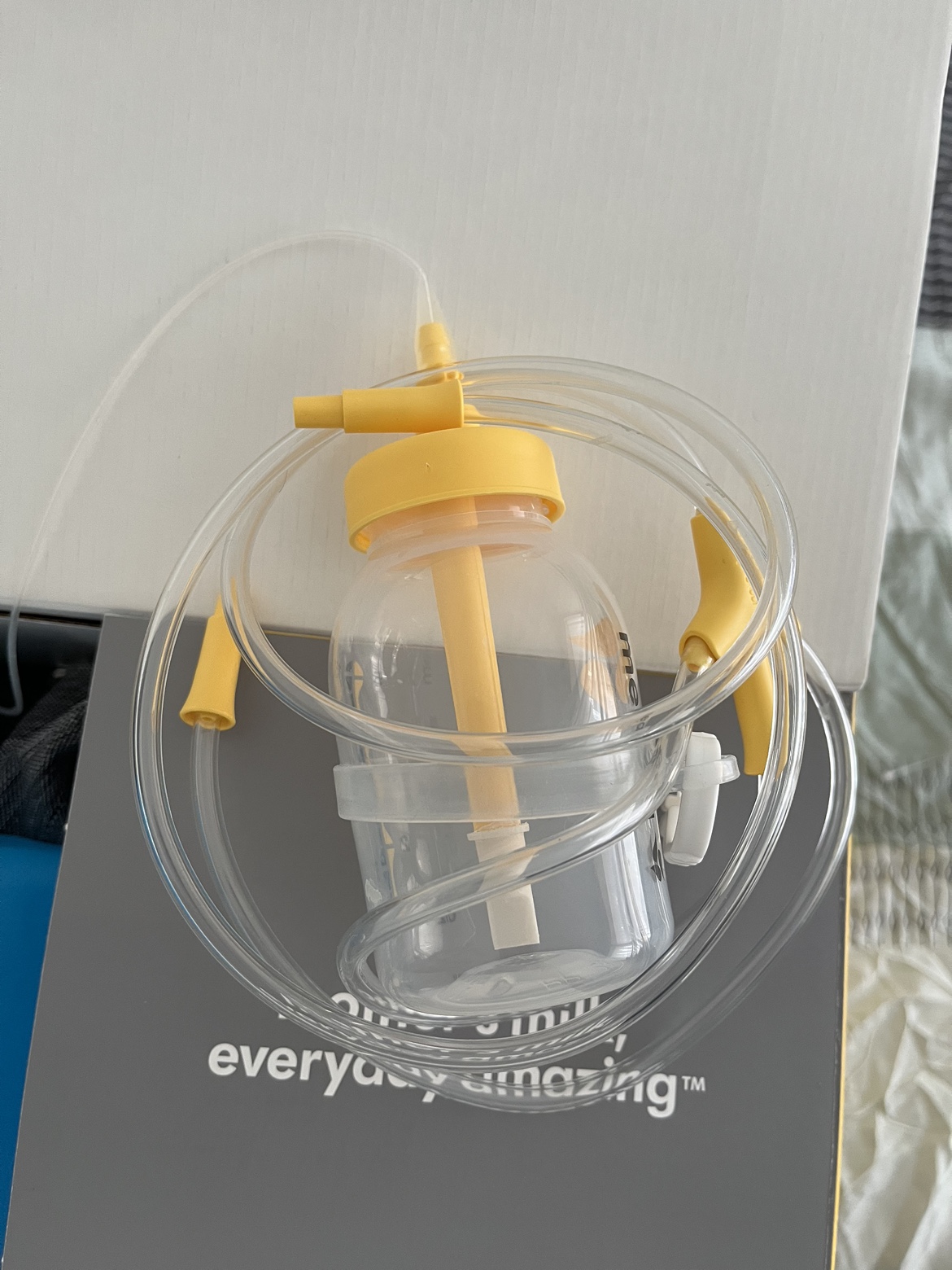 Medela pump breastfeeding - photo 2