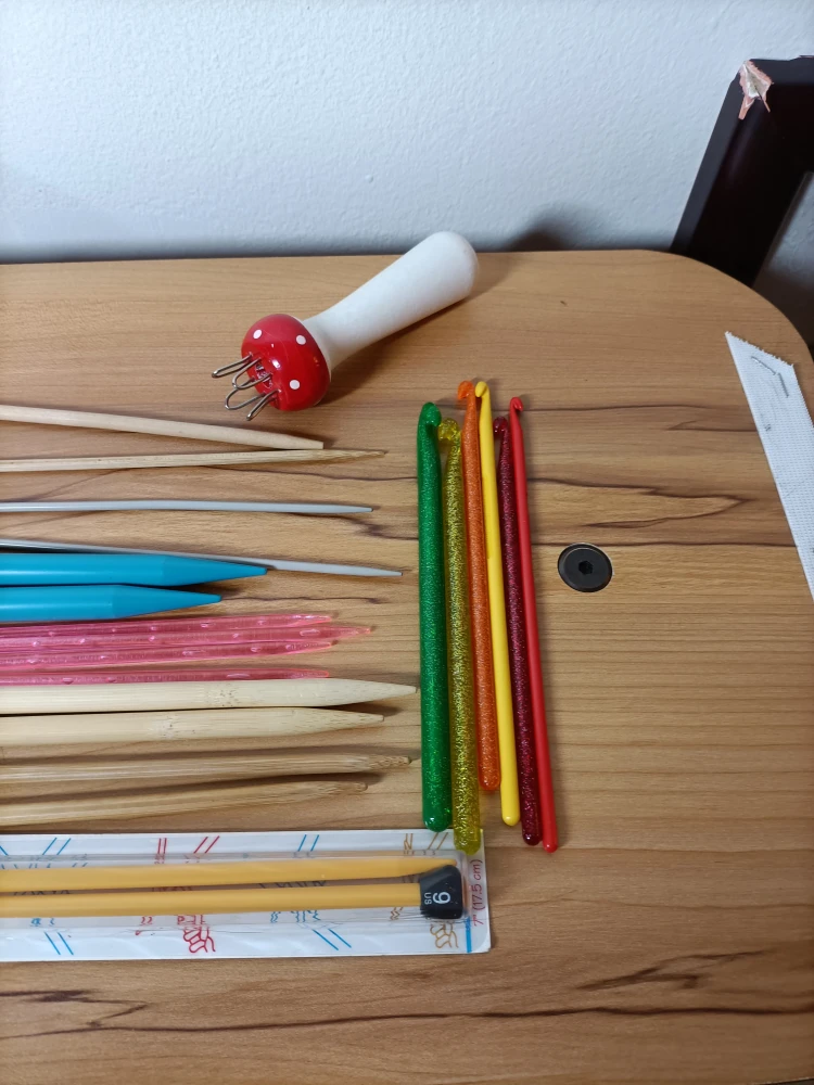 ‼️MOVING SALE‼️ Knitting Needles + Crochet Hooks - photo 3
