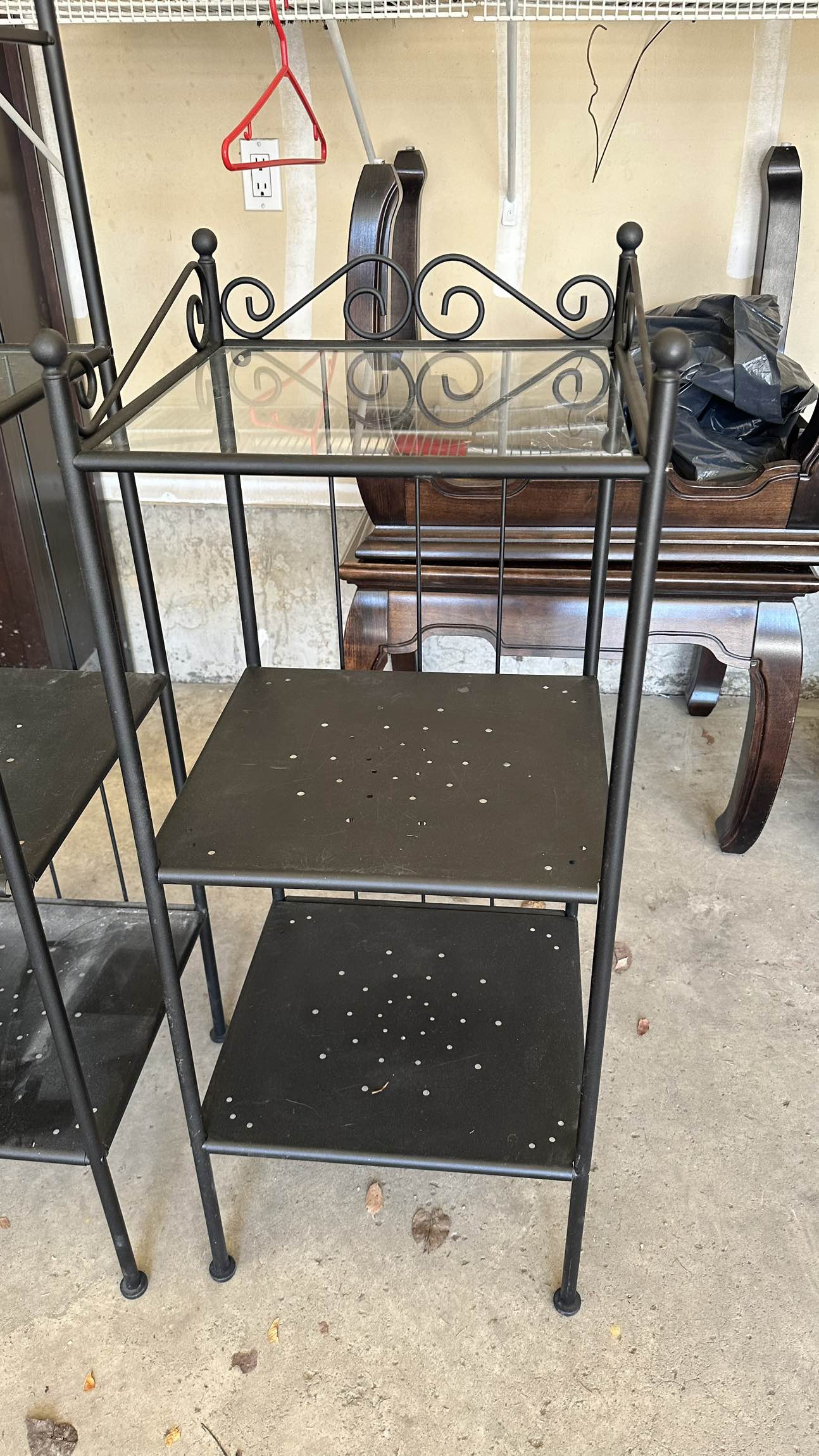 Black metal shelves x3 - photo 5