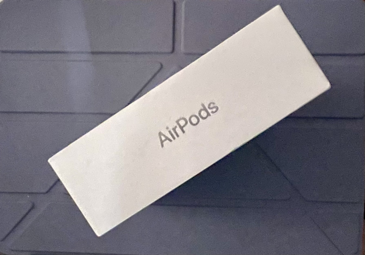 Apple AirPods 2nd Generation (Excellent Condition) image indicator(7)