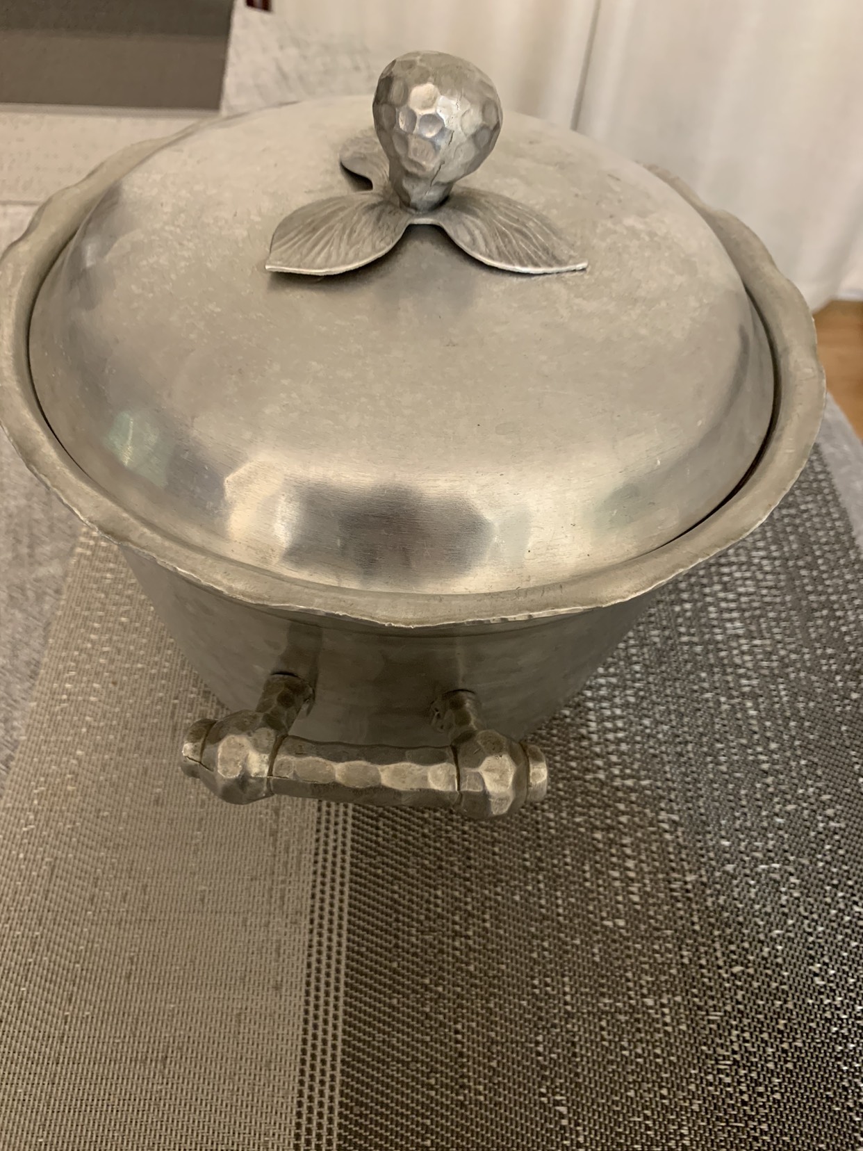 Vintage Everlast Hammered Aluminum Ice Bucket image indicator(10)