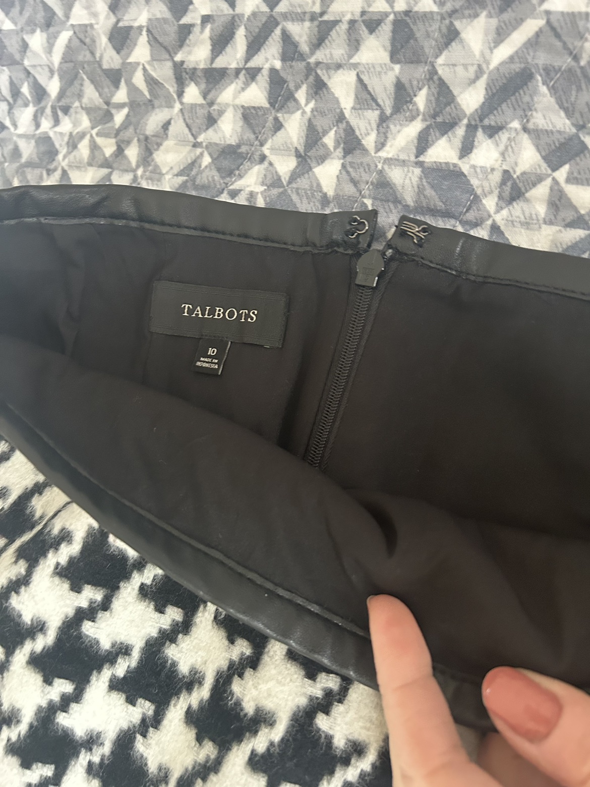 Vintage 50% Wool Skirt (size 10) image indicator(5)