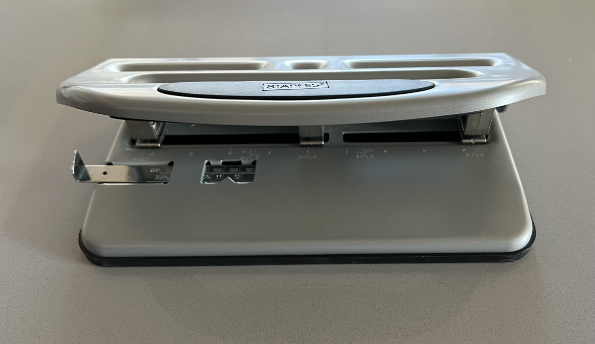 Staples Heavy-Duty 3-Hole Punch