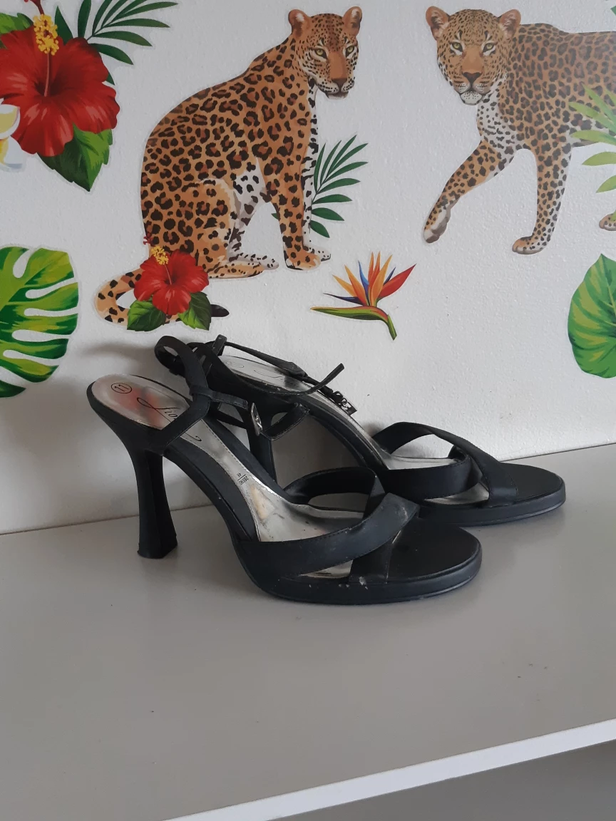 High-heel Shoes thumbnail