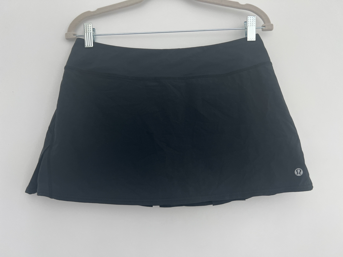 Lululemon tennis 🎾 skirt - black- Size 6 thumbnail