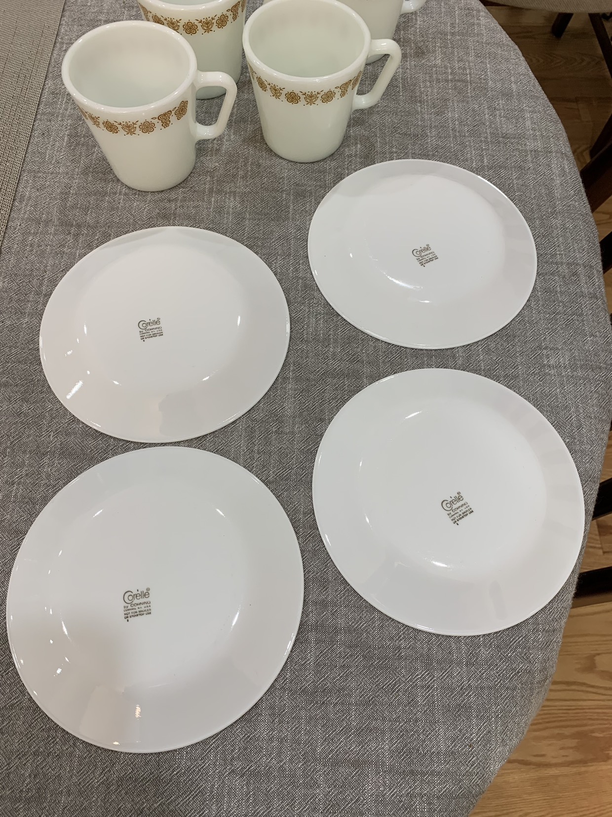 4 Pyrex Gold Butterfly Mugs & Small Plates image indicator(3)